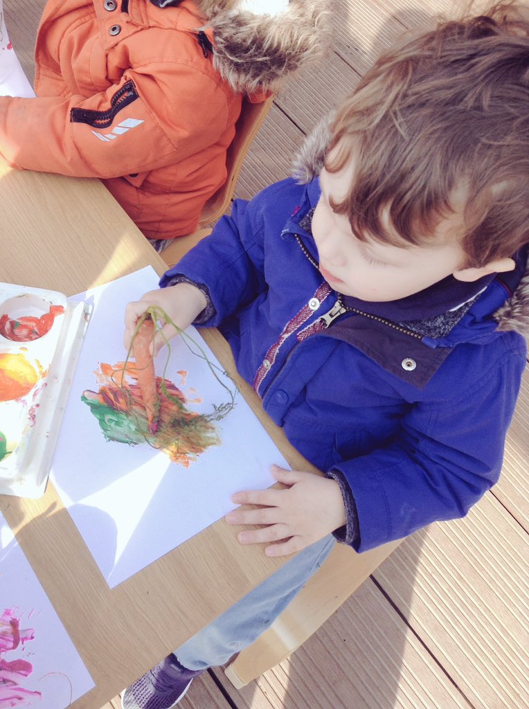 AshbridgeMaxy's tweet image. Foxes are using their previous knowledge of vegetable printing and painting and applying it to this activity. We did a recap of vegetable names and all the children displayed great concentration, involvement and wanted to make their mark on paper. @NDNAtalk #springlearning