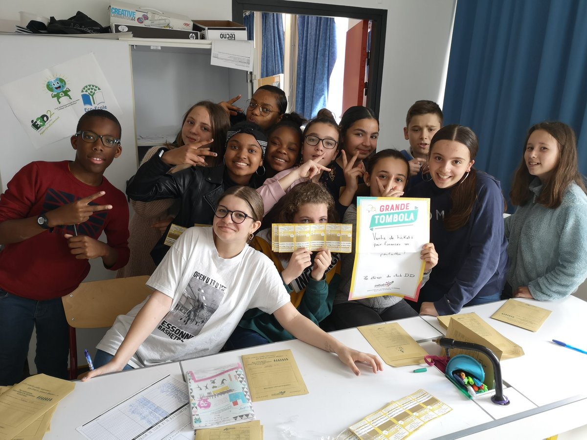Organisation d'une tombola pour financer un poulailler 🐥🐔🐤 Sophie et Noémie  #biodiversite #poule #edd #odd <a href="/villedemassy/">Ville de Massy</a> <a href="/Haiemagiqueorg/">Haie-magique.org</a> @edd_versailles @TaraExpeditions <a href="/Eco_Ecole/">Programme Eco-Ecole</a> <a href="/Teragir/">Teragir</a> <a href="/acversailles/">Académie de Versailles</a> <a href="/nicolas_samsoen/">Nicolas SAMSOEN</a>