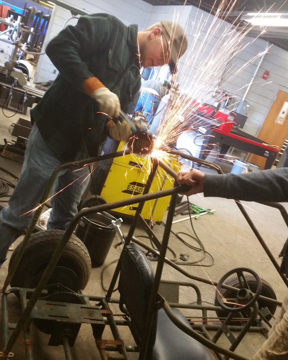 Want an example of a highly engaging, but rigorous project that's done on a shoestring? Here's a case study from @TCECHS in cross-grade, cross-curricular #PBL that has huge community support (expert mentors, sponsorships, etc) tricountyearlycollege.org/zerogravitygam… <a href="/PBLWorks/">PBLWorks</a> #OpenWayLearning