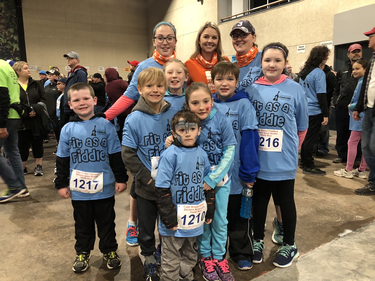 KidsRunClub_DNS's tweet image. DYK last year Kids Run Club had over 530 coaches volunteer to help lead clubs all over the province? These amazing people gave 17,500 kids the chance to get active, build confidence and learn healthy habits for life. Thank you!! #NationalVolunteerWeek