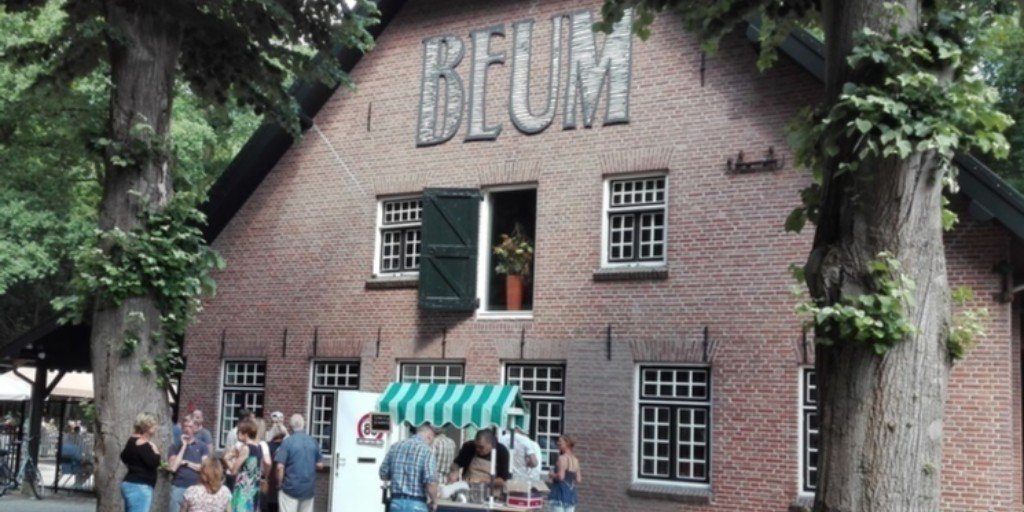 Kom op 21 juni eten, drinken en genieten bij #BEUM in Dorst. Zij nodigen die dag al hun gasten uit om blind te komen lunchen of dineren en te ervaren hoe het is om #blind of #slechtziend te zijn. ow.ly/9zcE50p02YY