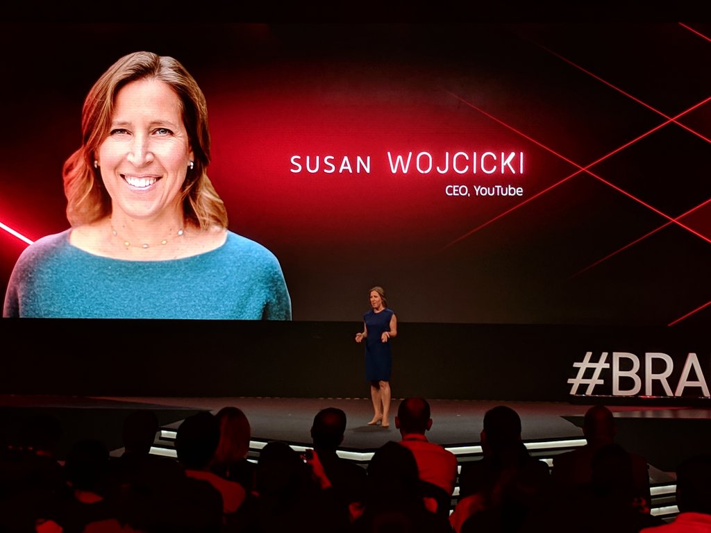 Here we go! @SusanWojcicki is here! 

#Brandcast2019 #TeamPixel