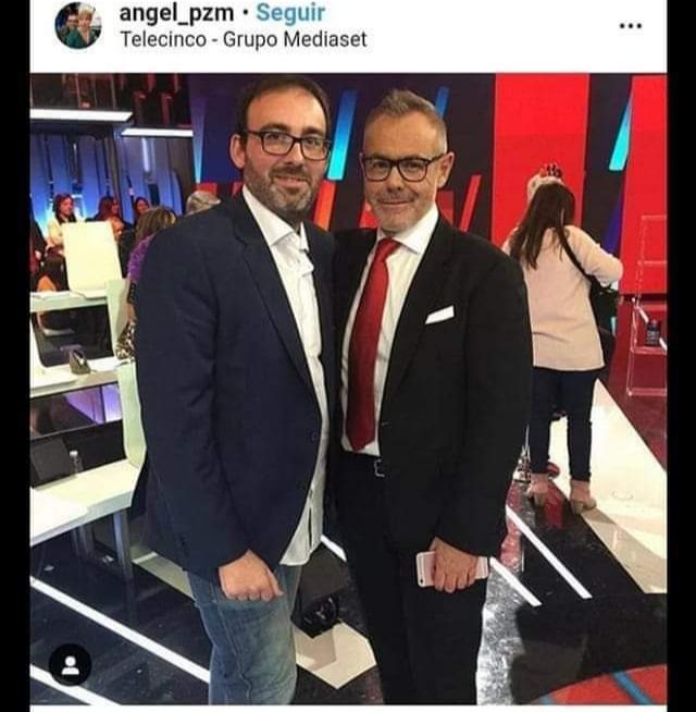 KarlathMedri's tweet photo. Casualmente se había colado a la grada de MJ y según Jordi no lo conocía, se puede jugar más sucio.
Este también quiere ir a cenar a cantora, juegan de una manera muy sucia y luego dicen de MJ
#ghduogala14 
#GHDUODBT13 
#GHDUO7A 
#SomosLaAudiencia9A https://t.co/yuKVWP5ILr