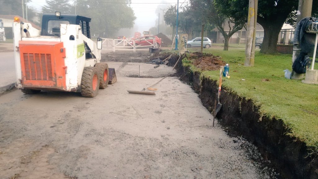 PabloGSimoni's tweet photo. También continúan los trabajos sobre la Av. Constitución que se realizan desde primeras horas de la mañana https://t.co/L2WeYDibqM
