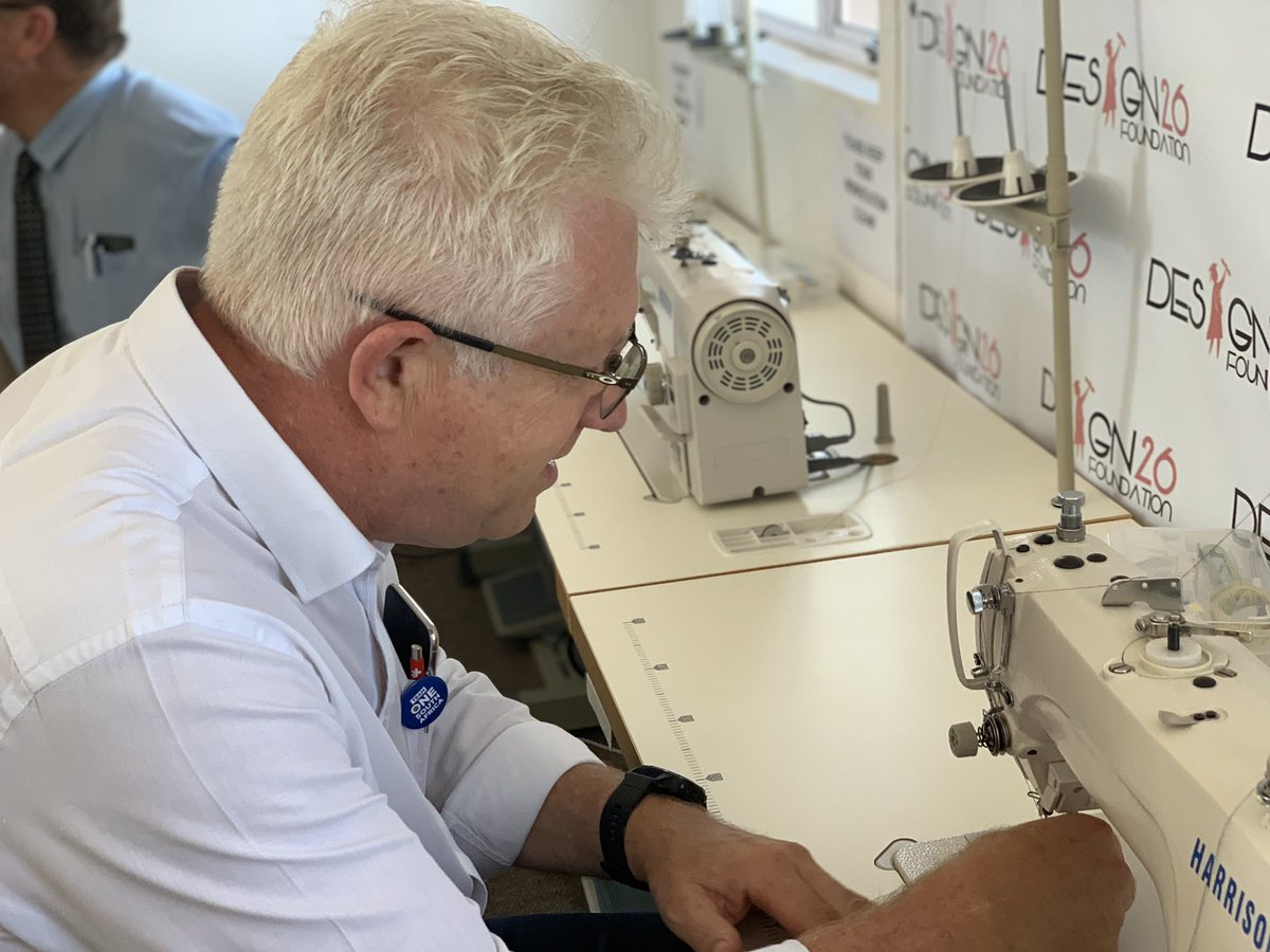 ricardomackenzi's tweet photo. This afternoon @alanwinde visiting Suraya Williams owner of #Design26
She started this incredible business many years ago making matric ball dresses and now making dresses for all occasions. A true entrepreneur from Mitchellsplain.
#Loadshedding is killing businesses like her https://t.co/pTXEfFZHlC