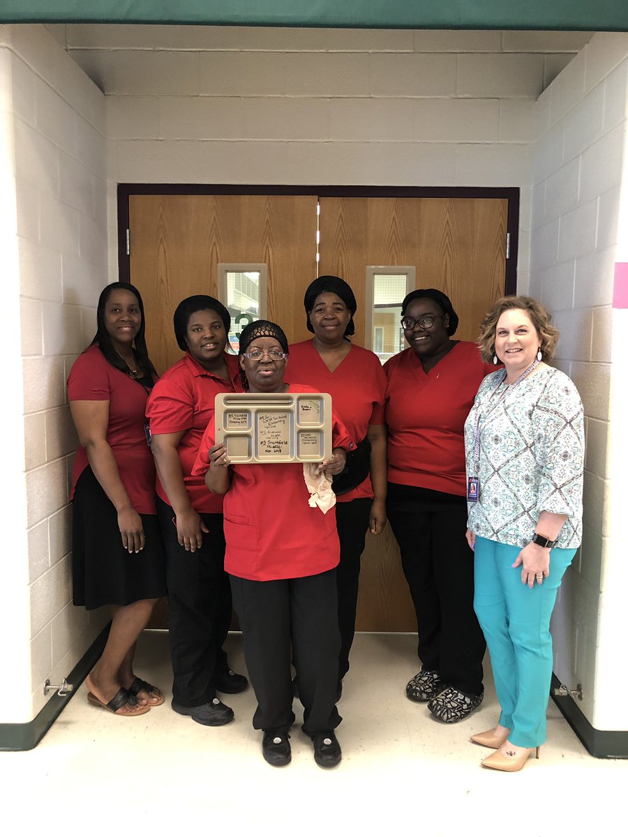JCPS_cafes's tweet photo. We are proud to announce that @smithfield_west win the Golden Tray Participation award for March! This is West Smithfield’s second time winning this award this school year! Way to go!! https://t.co/dTTSQ83pnF