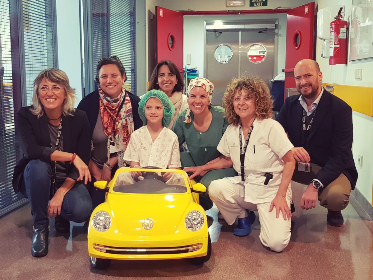 HospitaldeInca's tweet photo. Des d'avui, els nens que van a quiròfan al nostre hospital, el fan sobre quatre rodes i un gran somriure... 
#OrgullHcin #cambiahospital https://t.co/UKD3BJ3xva