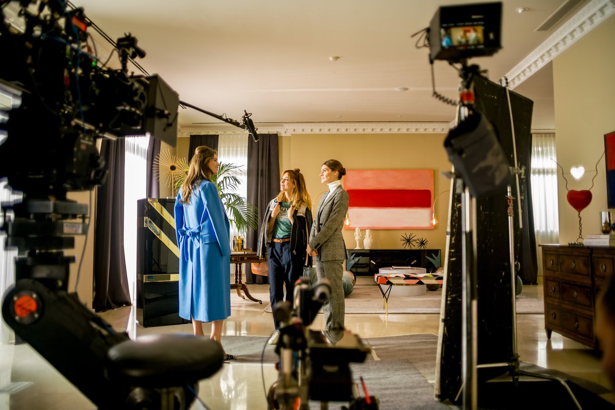 QueTeJuegas_'s tweet photo. El rodaje de #QuéTeJuegas fue casi tan divertido como la película 😂 Si ya la has visto, ¿con qué escena te quedas? Si no, ¿a qué esperas? 

¡Todavía puedes verla en cines!🍿🎟 

@MovistarCine @BowfingerFilms @acontrafilms https://t.co/I5uU1dko2J