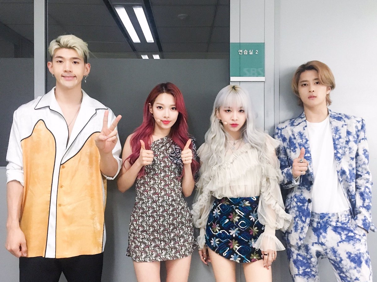 GiulEarth16's tweet image. This era outfits are the BEST EVER 🙌🏻😍 #Bomb_Bomb #kard