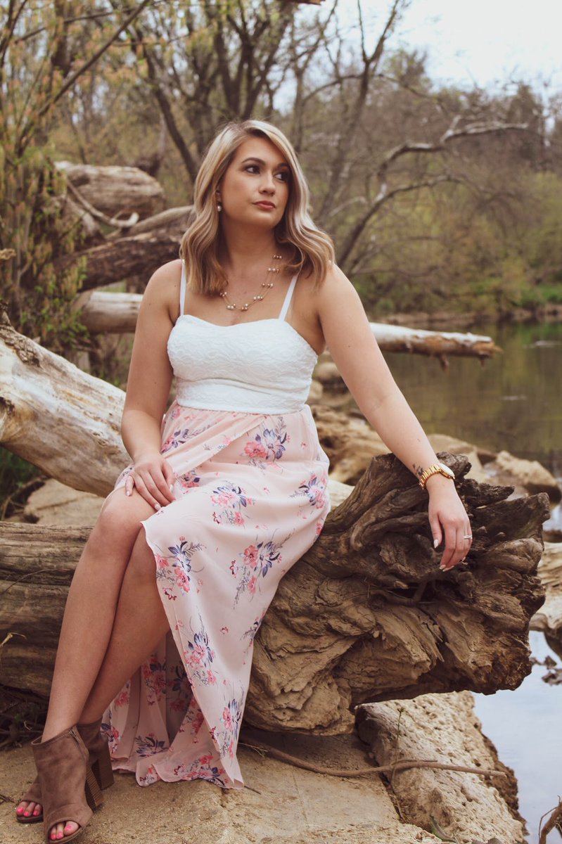 Michelle_Kalea's tweet photo. When your sister is a flawless photographer 😏😏 @bethany_renea_ #RNschool https://t.co/FxkxwX9BGG