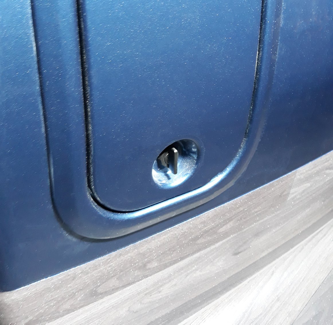 MetrolSprings's tweet image. This style of mini compression latch has a black powder coating for increased resistance to the elements - which is ideal for use on vehicles. These can be found on page 1D-016 of our Access Hardware catalogue: metrol.com/pdf/metrol-acc…  #accesshardware #compressionlatches