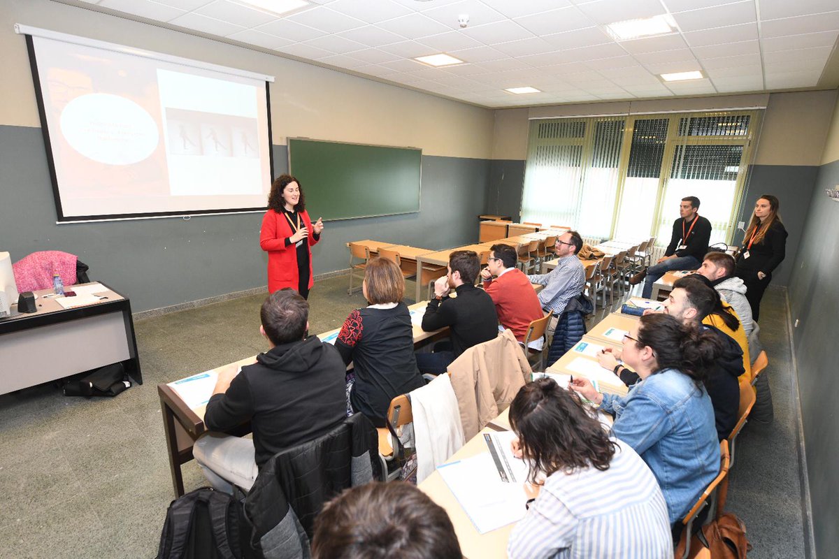Los alumnos han participado en el Taller CV 2.0 donde aprenderán a sacar el máximo partido a su currículum con expertos.
Antes de elaborar tu #CV debes hacer un inventario personal:
- Trayectoria
- Perfil
- Mi propuesta de valor
#PYXperienceUBU