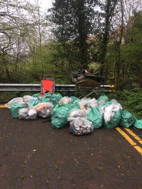 wfcouncil's tweet photo. #WalthamForest residents are the best! Thank you to everyone who participated in this weekend's #SpringClean2019, like this gorgeous group who've picked up lots of litter in Highams Park, helping make #WFOurPlace cleaner and tidier. Great #teamwork! https://t.co/WT9M3V9E7K