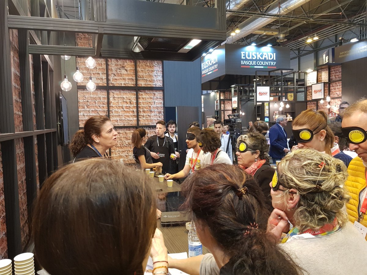 euskolabel's tweet photo. Zapore askotako Euskadin ekoiztutako izozkiak  ere Gourmets Azokan daude.  @gelati_gelati enpresak dastaketa itsua  egin du. #EuskadiBasqueCountry  #SalónGourmets #SG19 https://t.co/I8K8IpCflI