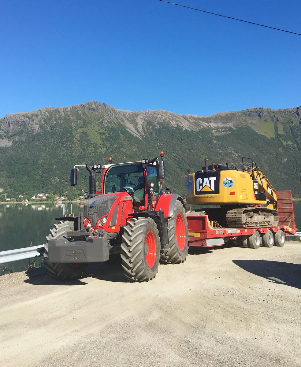 StrongaLtd's tweet photo. Special pictures of the LowLoada trailer working with Fendt in Sortland, Norway π³π΄
@Fendt_UKIreland | @CaterpillarInc
#Stronga #LowLoada #LowLoader #Trailer #Machinery #HeavyMachinery #Fendt #Tractor #CAT #Caterpillar #Excavator #Landmaschinen #Sortland #Norway #Norge https://t.co/MKgMpXu7NP