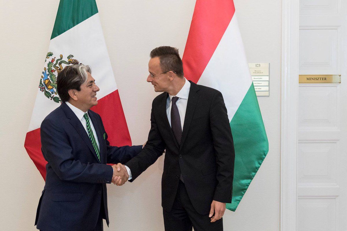 EmbaMexHungria's tweet photo. Derivado de un esfuerzo conjunto desde hace 2 años para fortalecer la relación entre México y Hungría, hoy se llevará a cabo la visita del Canciller de Hungría a México. | Más información: https://t.co/NgCxtu7F9G | #HUMX https://t.co/YsDqVmMYWc