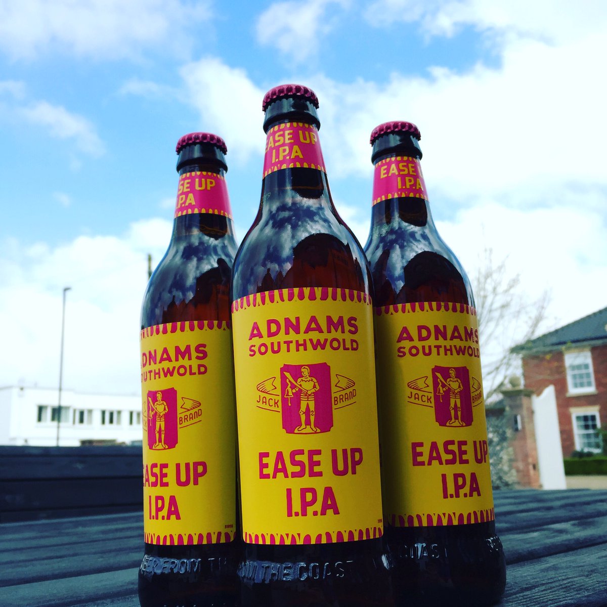 Look what we have on tasting today 👀 with aromas of mango and melon, this delicious golden IPA packs a punch!!🤛🍻 3 for £5!!! Pop into your local @adnamsholtstore and grab this offer while you can 👍 
#ipa #golden @adnams #easeup #adnamsipa #adnamseaseupipa