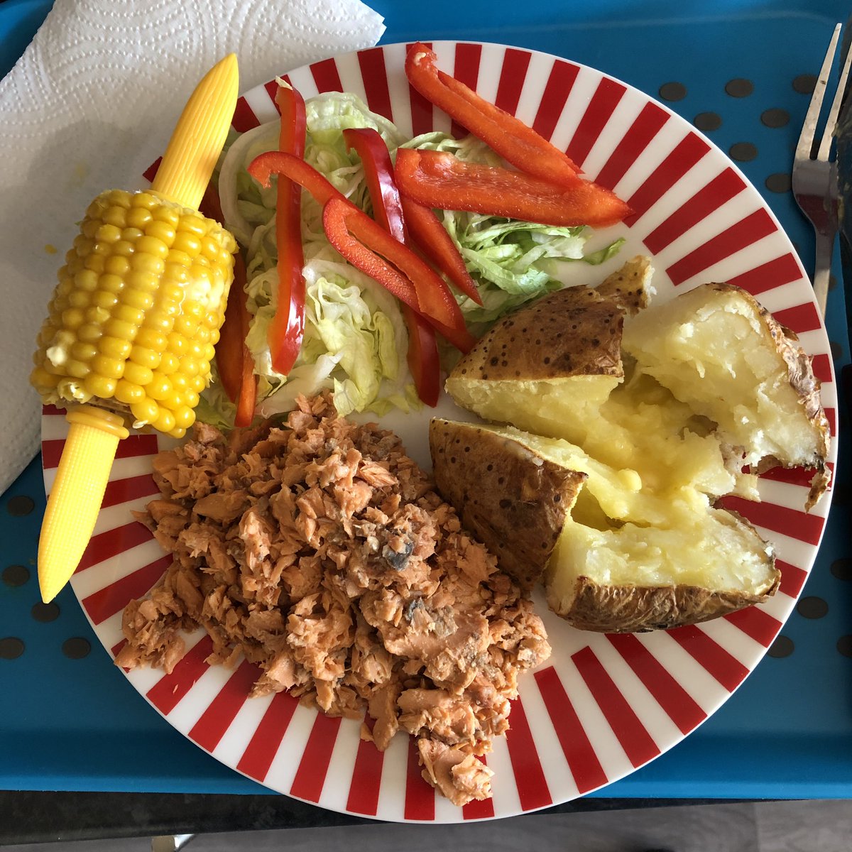 29YGR's tweet image. Not a bad lunch! Cheers Nanny @bernieberdie 💙 xXx #WolfedItDown