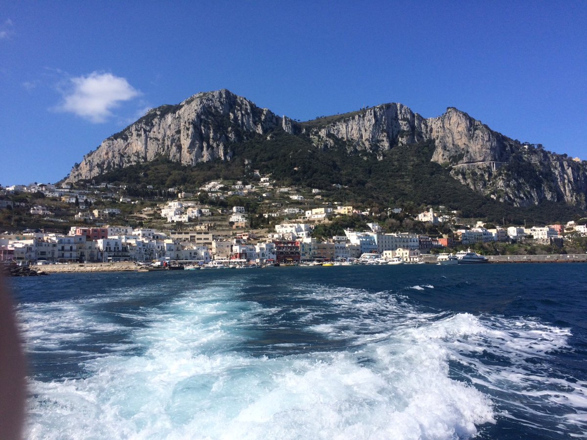 HTrip2019's tweet photo. Plenty of great scenes around the Island of Capri #Capri #Anacapri #arch #coastalgeography https://t.co/vX9IuVa1QN
