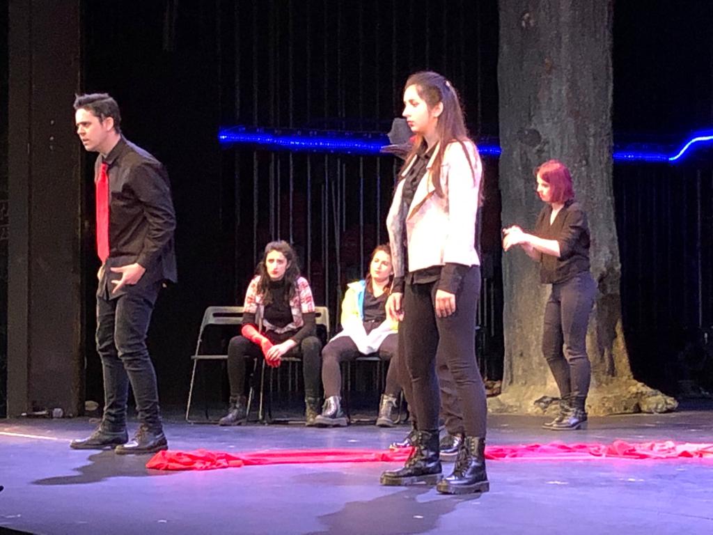 Clam contra la #ViolènciaMasclista dels alumnes del #CFGS de #teatre de La Casona (<a href="/lacasonaescat/">La Casona - Estudis Losada</a>) de Formació Teatral de #Barcelona, amb l’obra “Jo, tu, ell, ella, nosaltres, vosaltres i tots plegats” #MostraCirciTeatre