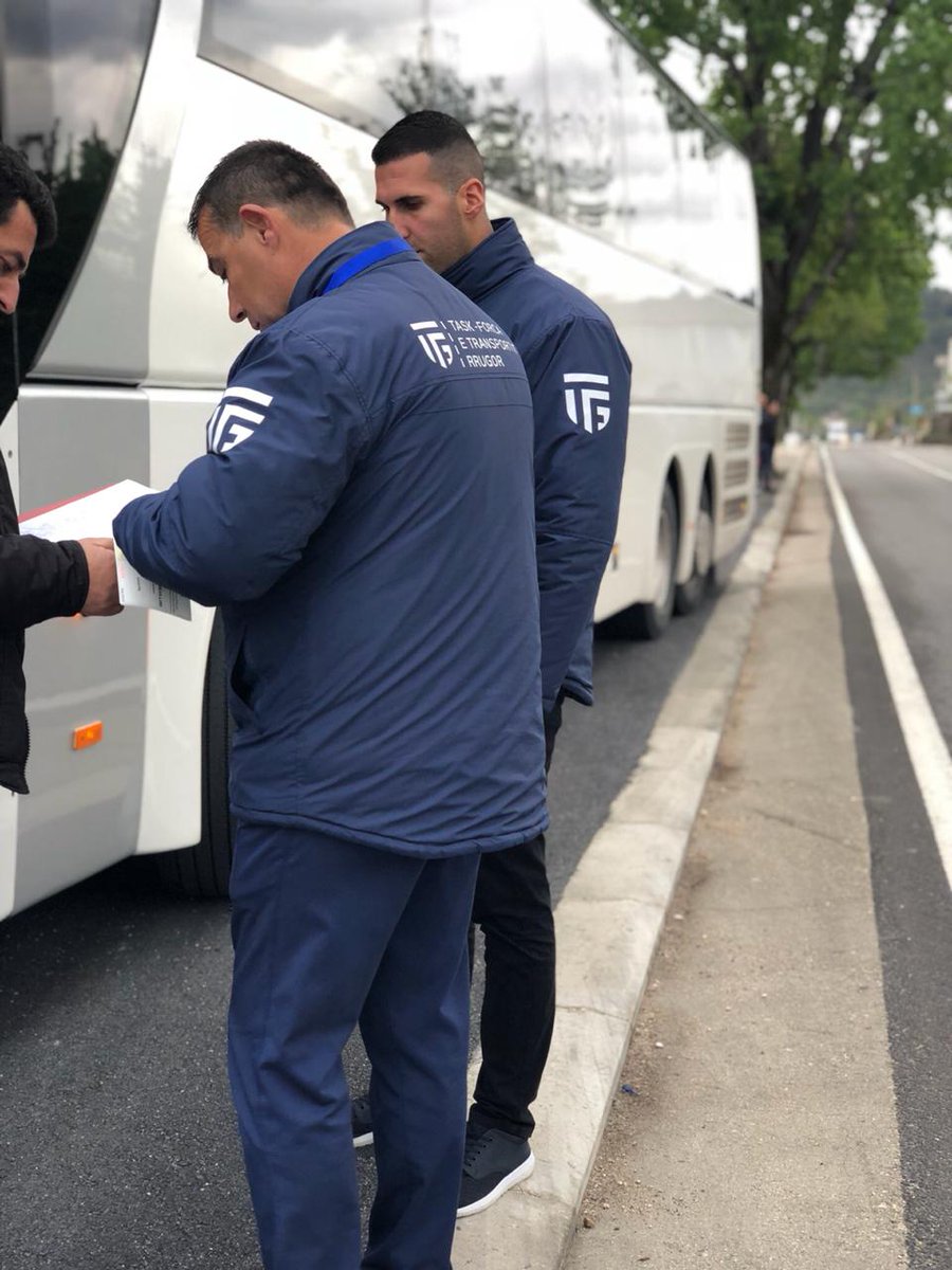 TaskForca's tweet photo. 📌Task - Forcë vijon ushtrimin e kontrollit në 🚌Linjat e Transportit të Udhëtarëve në Aksin Tiranë - Gjirokastër.#STOPInformalitetit
📎Si rregullator dhe mbikqyrës👮‍♂️ për mbarëvajtjen e punës së Subjekteve që punojnë ndershmërisht, bazuar në ligj.🤝
#MIE#PërShqipërinëqëDuam🇦🇱 https://t.co/a3rqyoeR7r