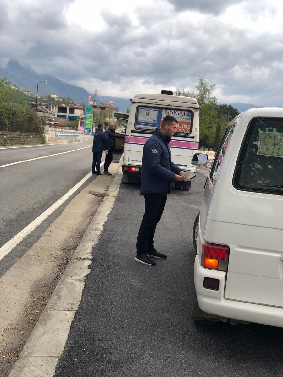 TaskForca's tweet photo. 📌Task - Forcë vijon ushtrimin e kontrollit në 🚌Linjat e Transportit të Udhëtarëve në Aksin Tiranë - Gjirokastër.#STOPInformalitetit
📎Si rregullator dhe mbikqyrës👮‍♂️ për mbarëvajtjen e punës së Subjekteve që punojnë ndershmërisht, bazuar në ligj.🤝
#MIE#PërShqipërinëqëDuam🇦🇱 https://t.co/a3rqyoeR7r