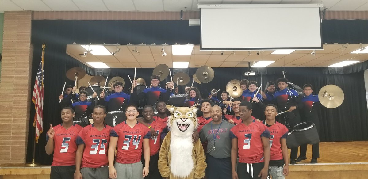 WendyMDeLaCruz's tweet photo. Big shoutout to @WeAreTRHS, @mattcarroll2121! The Roosevelt HS Drumline and football players came to @WilshireWildcat to pump up our 4th and 5th graders for STAAR! We've got this! #theNEISDway #STAAR https://t.co/0aFTcskmQI