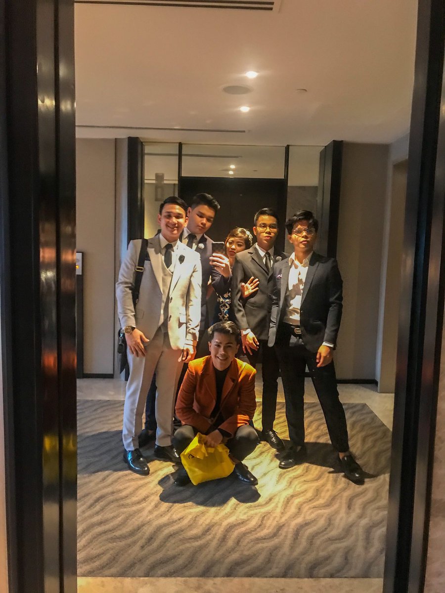 richmondestolas's tweet photo. Tamang throwback Tuesday muna tayo mga dudeparechongbro hehehehe 🤟🏻
#USTSHSGradBall2018 

RESERVE YOUR SLOTS NOW!!!
Visit @ustshssc for more deets! 

#Grandeur2019 
#USTSHSSeniorsBall2019 https://t.co/8SZ00Kb6mK