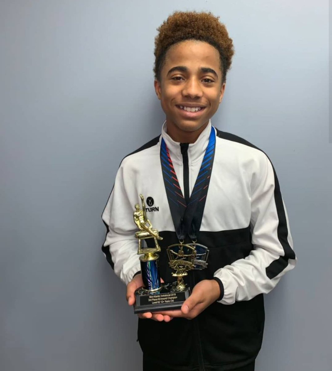 BeTheWork's tweet photo. 13yr old Ethan Jefferson--Level 6 gymnast from StL. 2019 State Competition:
2nd All Around
1st Rings
3rd Vault
4th High Bar & Parallel
Black students are geniuses. Every day. All day. We must support them in reaching their highest potential
#LiberatedGenius #BeTheWork #Genius365 https://t.co/0Hlcz0q4eb
