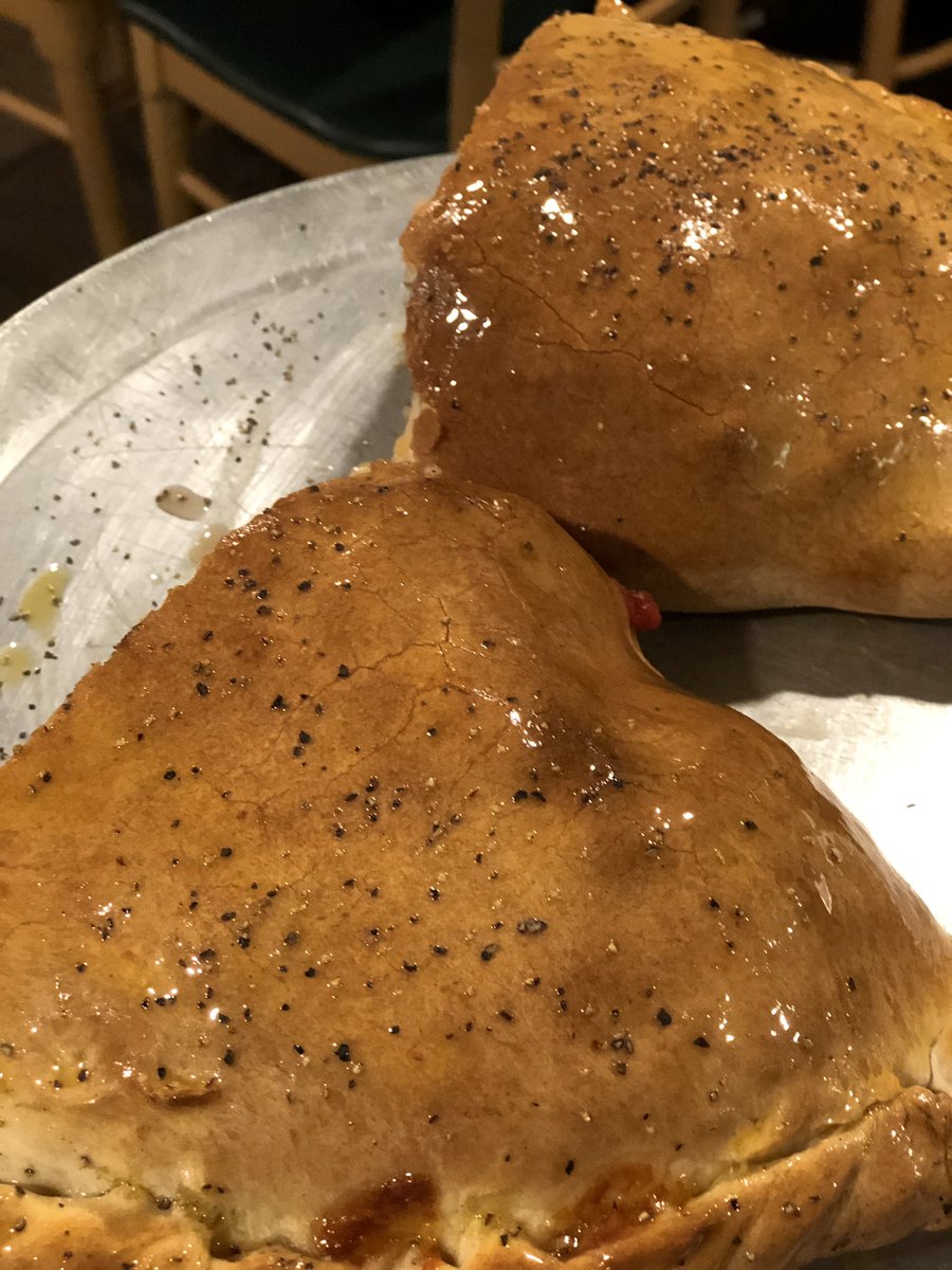 Valsfamouspizza's tweet photo. Listen to @mywdso radioathon & you could get a chance to win a Val’s calzone. A #valzone. 88.3fm in Chesterton.
#radioathon #chesterton #valsfamous #calzone #fmradio #foodporn https://t.co/MrFnyffpzT