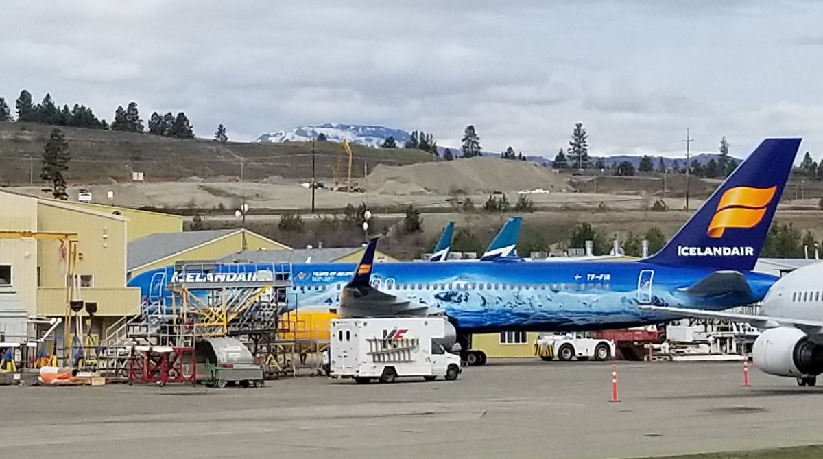 veryboeing's tweet photo. @karwundel @HomewoodSteve icelandair #B757 #tffir CYLW https://t.co/QBWQSm6bOP