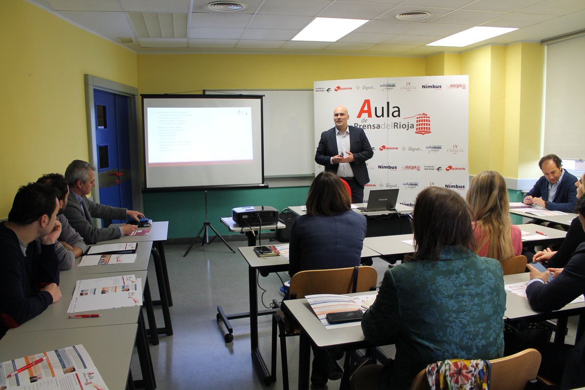 PrensaRioja's tweet photo. Estupenda jornada con animados debates en el segundo curso del Aula de La Prensa del Rioja! Gracias a todos los asistentes, al Centro Ibercaja por acogernos en sus magníficas instalaciones y a Iván Izco por compartir sus conocimientos.
https://t.co/3ph7aA70Ef https://t.co/HqKo4ESUbT