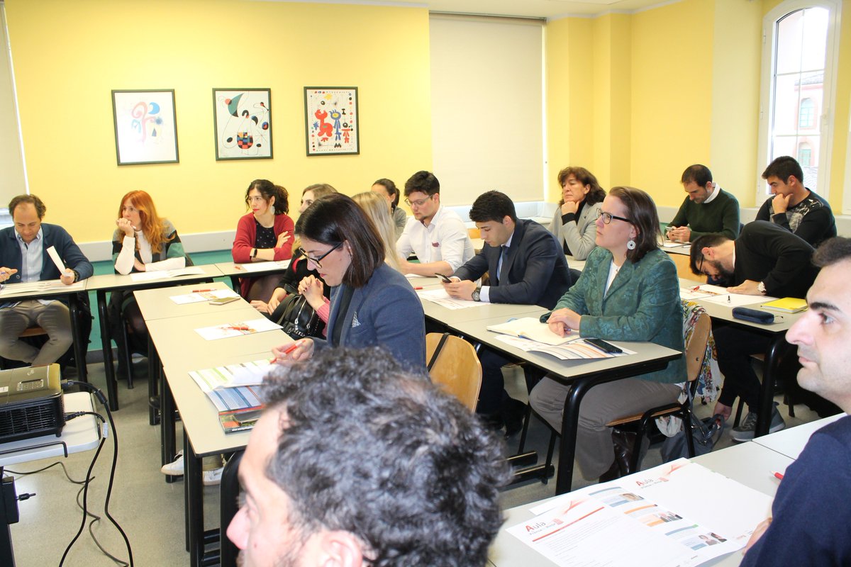 PrensaRioja's tweet photo. Estupenda jornada con animados debates en el segundo curso del Aula de La Prensa del Rioja! Gracias a todos los asistentes, al Centro Ibercaja por acogernos en sus magníficas instalaciones y a Iván Izco por compartir sus conocimientos.
https://t.co/3ph7aA70Ef https://t.co/HqKo4ESUbT