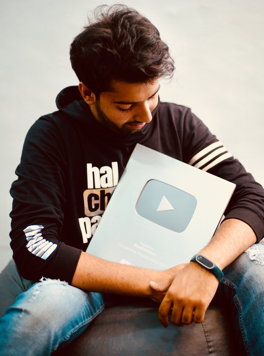 sindhionism's tweet photo. And I can finally hold it ❤️ Thank you @YouTubeIndia @YouTube https://t.co/awDm1HUNgO