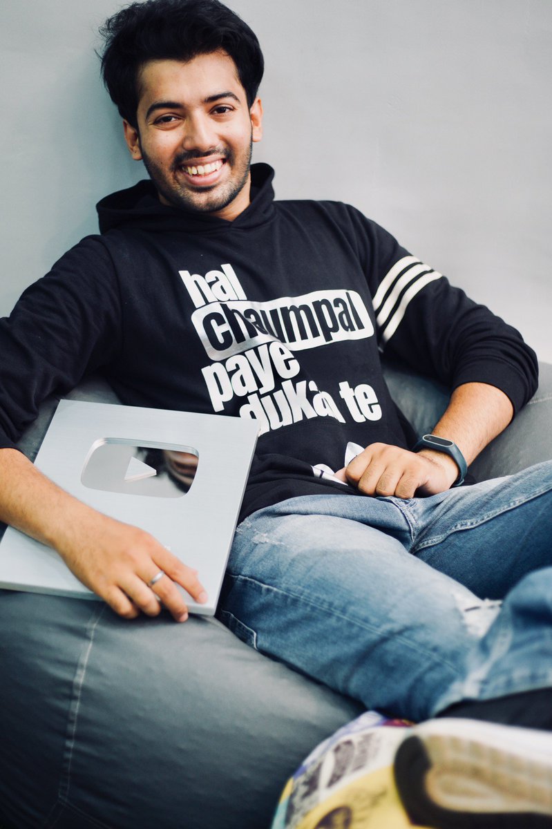 sindhionism's tweet photo. And I can finally hold it ❤️ Thank you @YouTubeIndia @YouTube https://t.co/awDm1HUNgO