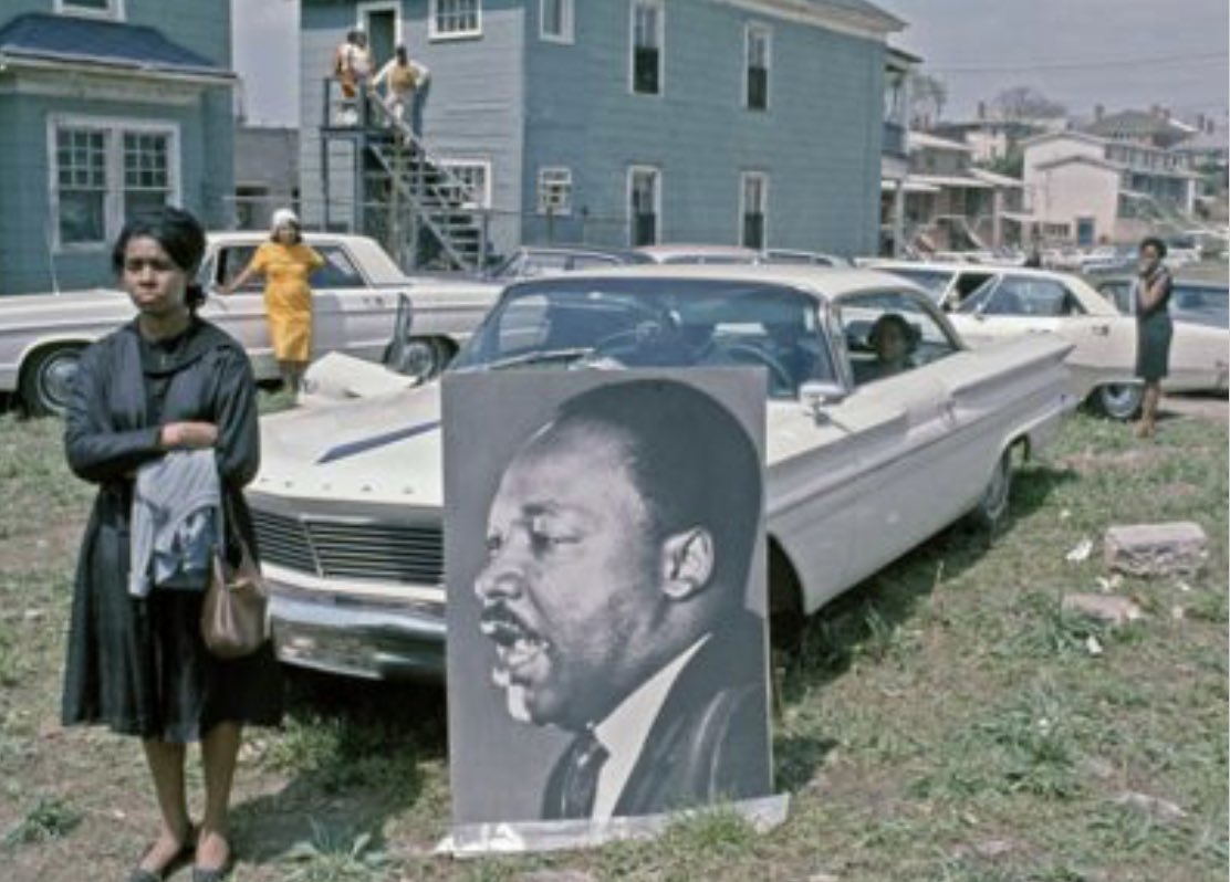 TheKingCenter's tweet photo. 51 years ago...the #Atlanta funeral processional and funeral of #MLK. #MLK51 #EbenezerBaptistChurch #Morehouse https://t.co/GoDRoC8OEm