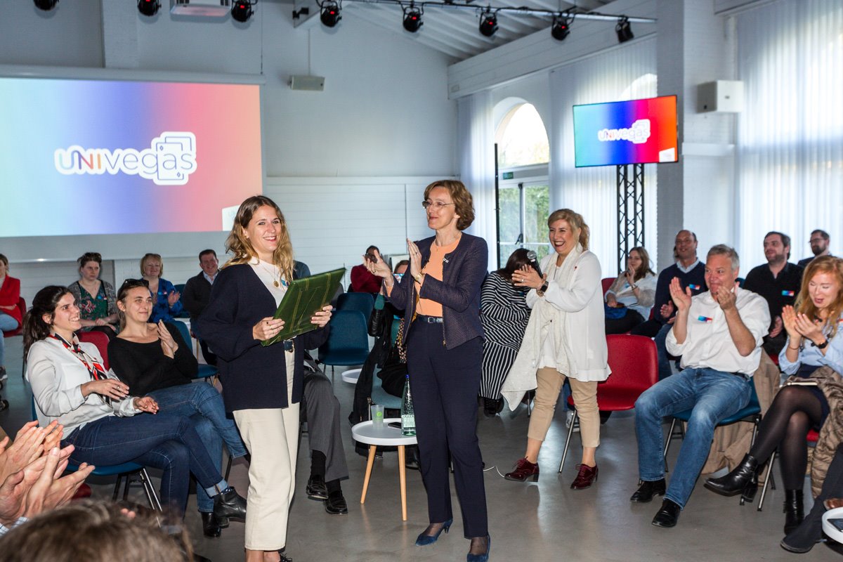 saintgobain's tweet photo. 📌To help the teams assimilate and understand the #TransformAndGrow program, S-G has launched a new innovative training offer: #UNICAMPUS. A mix of interactive learning sessions and team building, the 1st camp took place in Barcelona a few days ago!
📖➡https://t.co/bPpsbOCiJZ https://t.co/8vyj8QOC5f