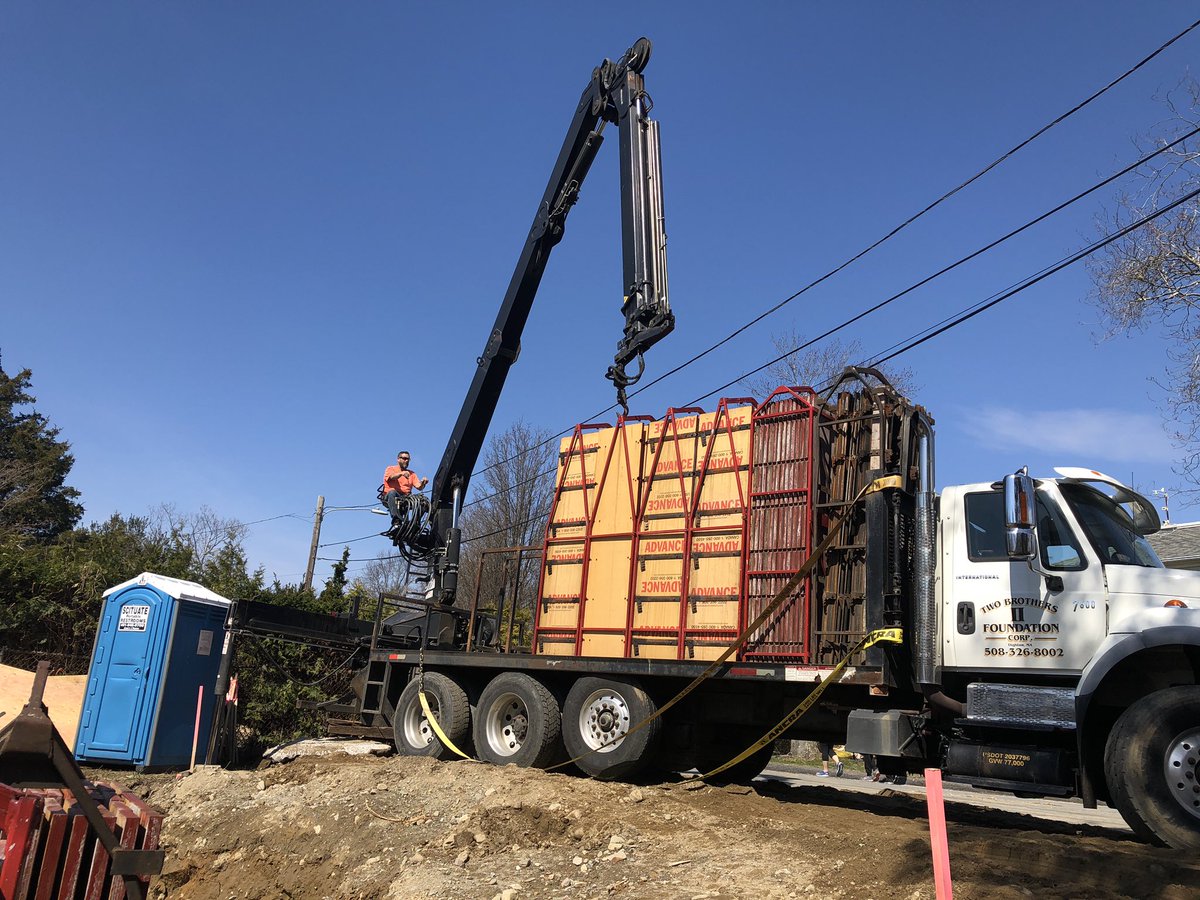 DaveRizzolo's tweet photo. Forms were dropped on Sunday for the foundation walls to begin this week.

#foundation #formwork #process #construction
#houselessordinary https://t.co/ODTNRtHuQ4