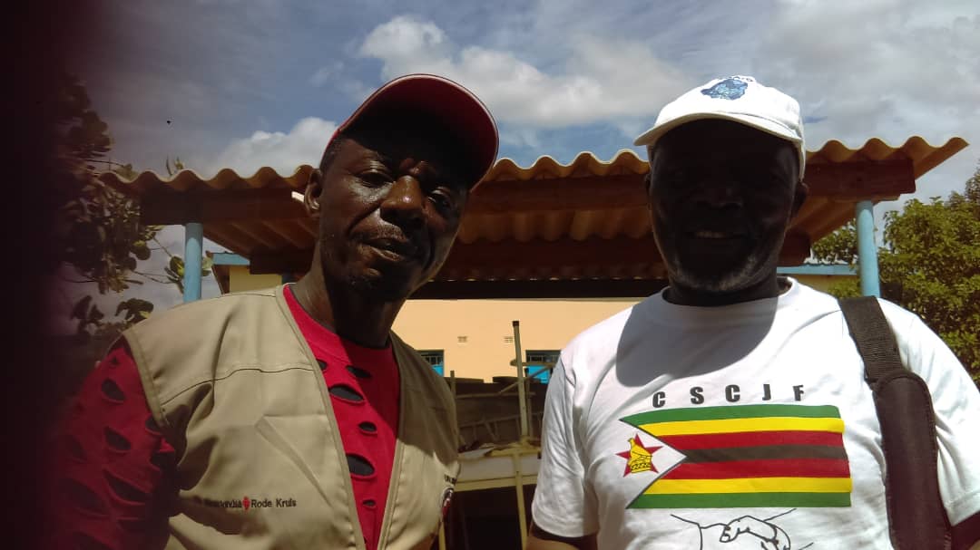 Cscjf7's tweet photo. We managed to observe a non-partisan the distribution of #CycloneAid at Kondo Clinic in Ward 16 of Chipinge District by Red Cross. We also conducted a fruitful stakeholder meeting with the #RedCross team & also interacted with @alickmacheso3 their ambassador. https://t.co/PGvZFlBi6G