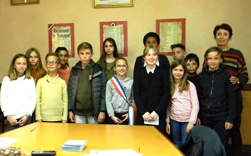 Cassandra Valente a été élue à la tête du Conseil Municipal enfants, Naïa Scorcione et Louis Moreno sont ses 2 adjoints. Puis l'ensemble du Conseil Municipal enfants s'est réparti dans trois commissions : environnement, travaux et sport. A suivre