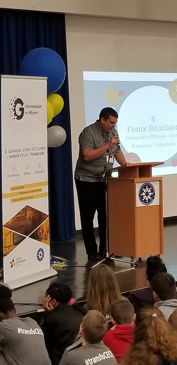 Plante_Luc33's tweet photo. C'est un départ pour le Sommet TIC et affaires  pour les élèves de 7e et 8e @escgarneau du @ecolecatholique . @Chenard_Daniel fait l'accueil.  Bonne journée à tous, ça s'annonce bien!!! https://t.co/DAQC66royq