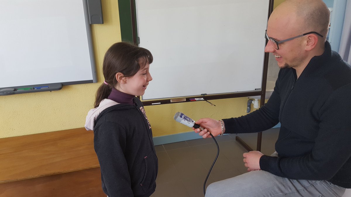 ce1_roumazieres's tweet photo. Loan, Agathe et Loane en pleine interview par la radio kaolin pour présenter notre projet #recylum . En attendant la diffusion...
Un super moment https://t.co/VQ9FiOoKW8