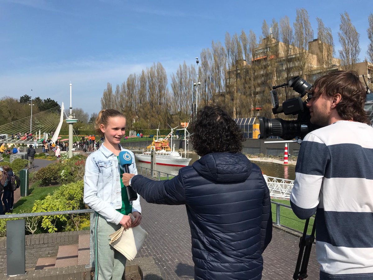 DeBruijnPR's tweet photo. Hart van Nederland interviewt Minne (11 jaar) die het verhaal van haar overgrootmoeder deelt op de Verhalendag. De Verhalendag is het startsein van verschillende projecten voor kinderen in aanloop naar de Nationale Kinderherdenking 4 mei in Madurodam #nkh #madurodam #verhalendag https://t.co/Iw0htGFy4E