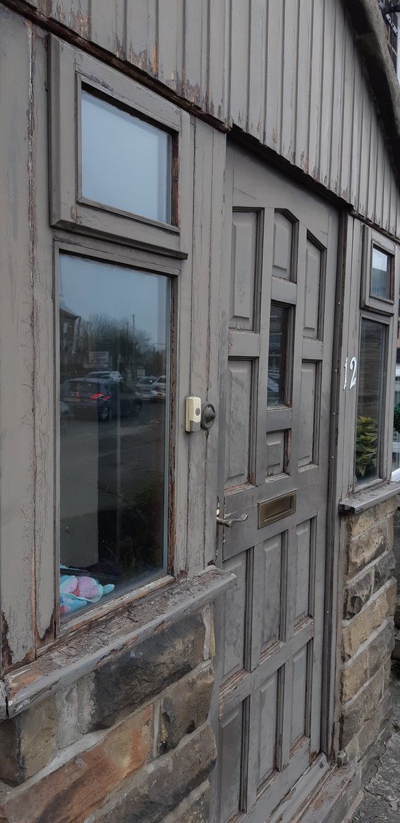 NTorranoHarling's tweet photo. Before & After of a porch I've just done. It was well weathered and tired. @JohnstonesTrade #Aqua system was used. The finish with the Aqua Gloss is absolutely flawless. All prep'd two undercoats and one gloss! 100% @AnduraCoatings #TitaniumOne #satin Was used on the door no ๐ https://t.co/BmXvlJFdDo