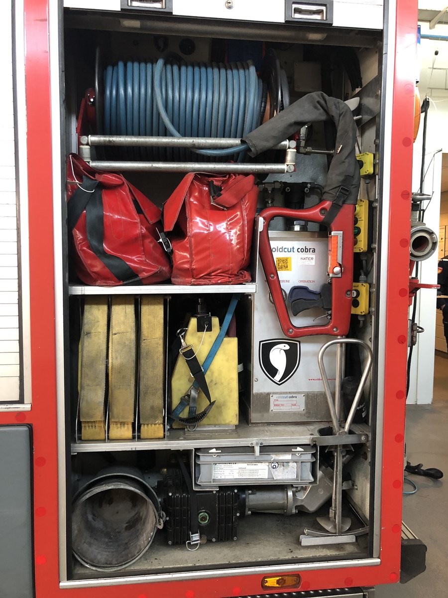 GB_038's tweet photo. Kennis en ervaring ophalen bij de #brandweer collega’s in #Amsterdam op het gebied van de #Coldcutter https://t.co/OwdbnV1SjM