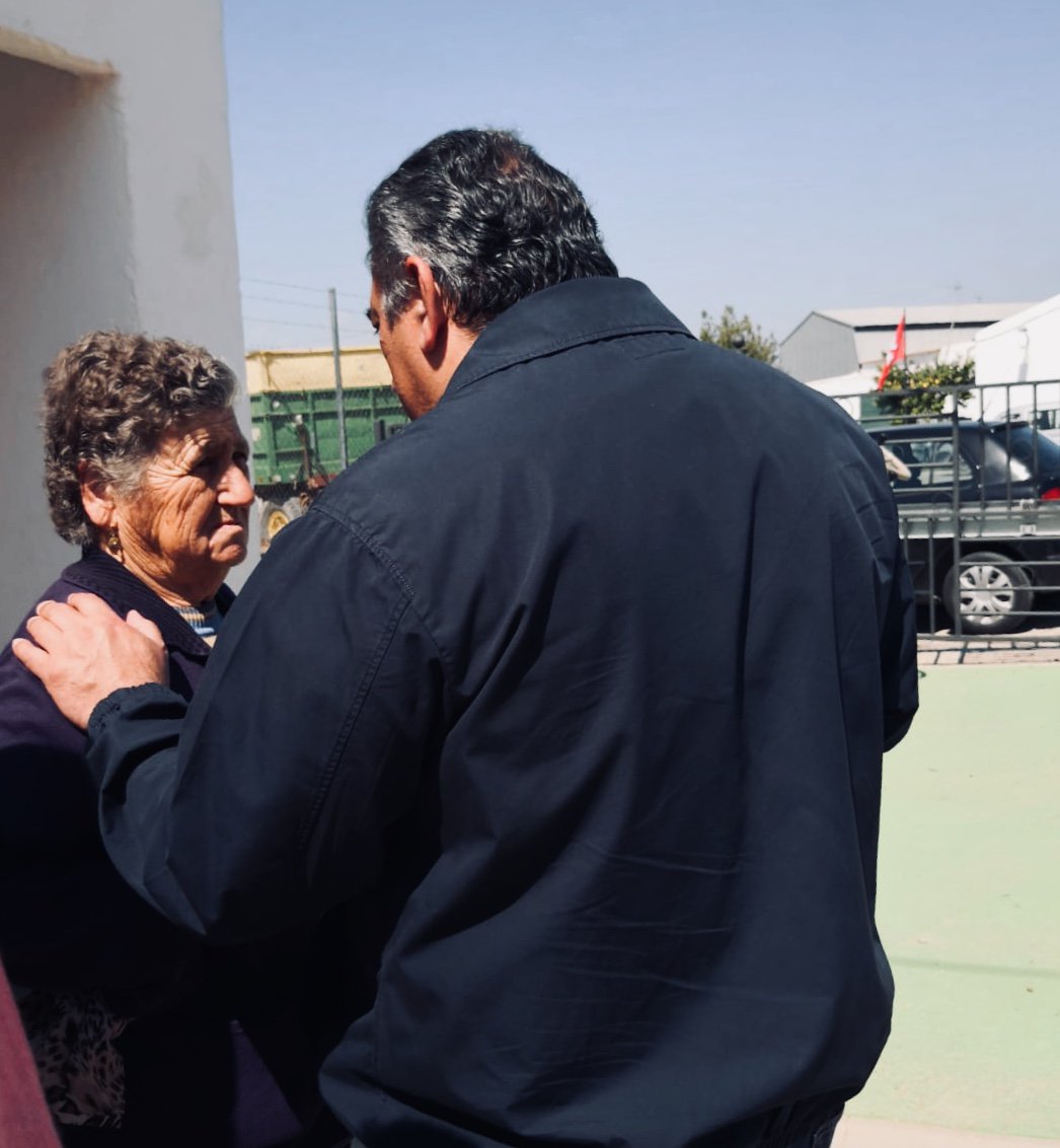 Compromiso_Lora's tweet photo. Estamos cerca de ti y de tus inquietudes porque lo que nos mueve es el avance y el bienestar de nuestros vecinos y vecinas

#ComprometidosconLora https://t.co/xjl4pYgUAJ