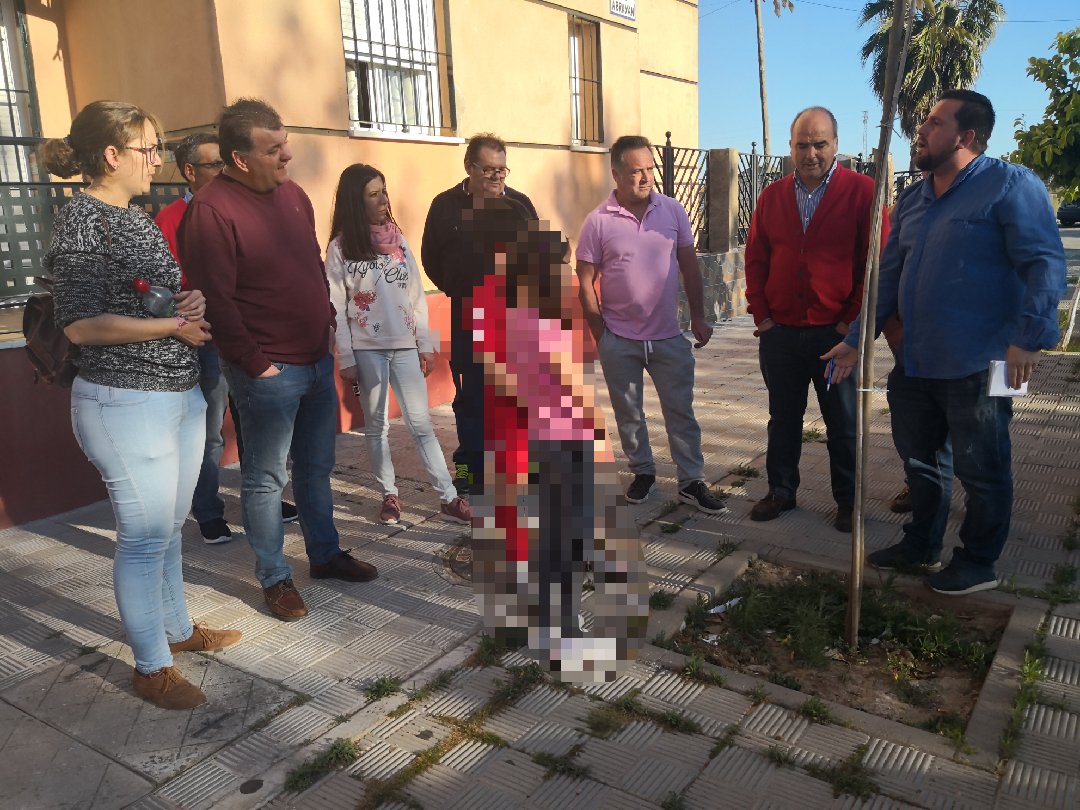 Compromiso_Lora's tweet photo. Estamos cerca de ti y de tus inquietudes porque lo que nos mueve es el avance y el bienestar de nuestros vecinos y vecinas

#ComprometidosconLora https://t.co/xjl4pYgUAJ