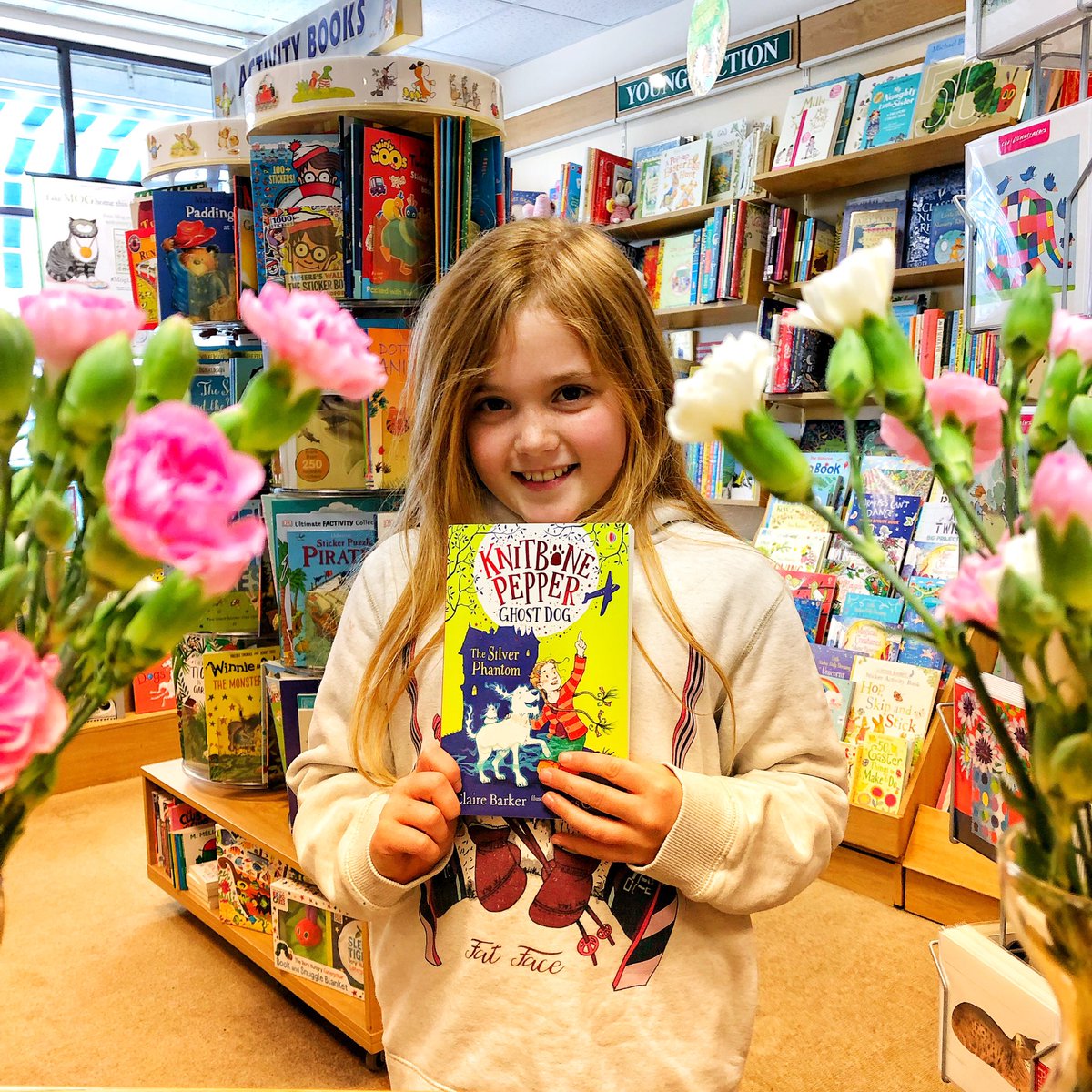 Felicity from <a href="/BeesonFarm/">Beeson Farm Holidays</a> just popped in to collect her new copy of #KnitbonePepper <a href="/clairebarker/">Claire Barker</a> <a href="/Usborne/">Usborne Publishing</a> There are loads of fans here! #Kingsbridge #Devon