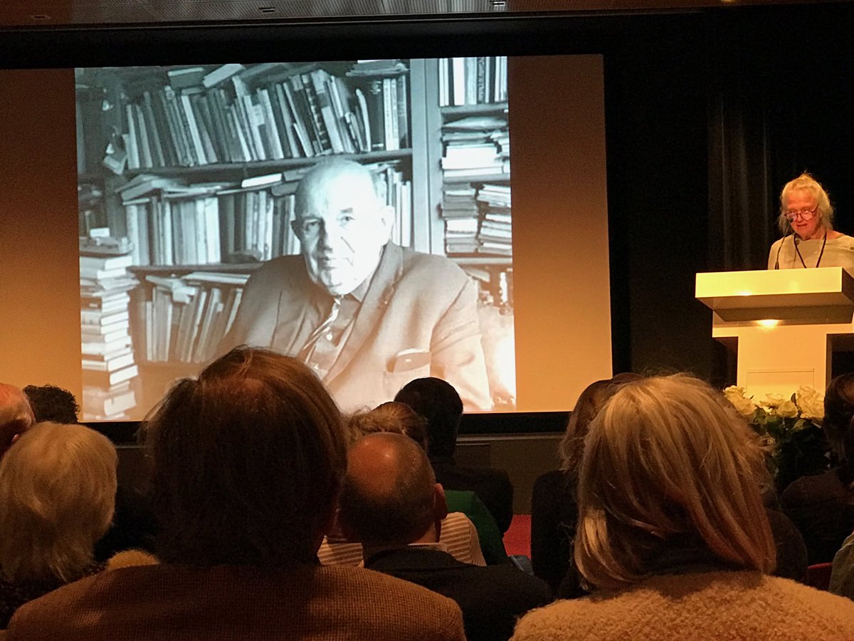 antonvanderlem's tweet photo. De crew (roomblank) van Soldaat van Oranje bij een indrukwekkende Dachaulezing 2019, gewijd aan de antifascistische schrijver Nico Rost. Uit @UBLeiden een selectie uit zijn archief op expositie te zien ⁦@Litmuseum⁩. https://t.co/60VB7JVqfV