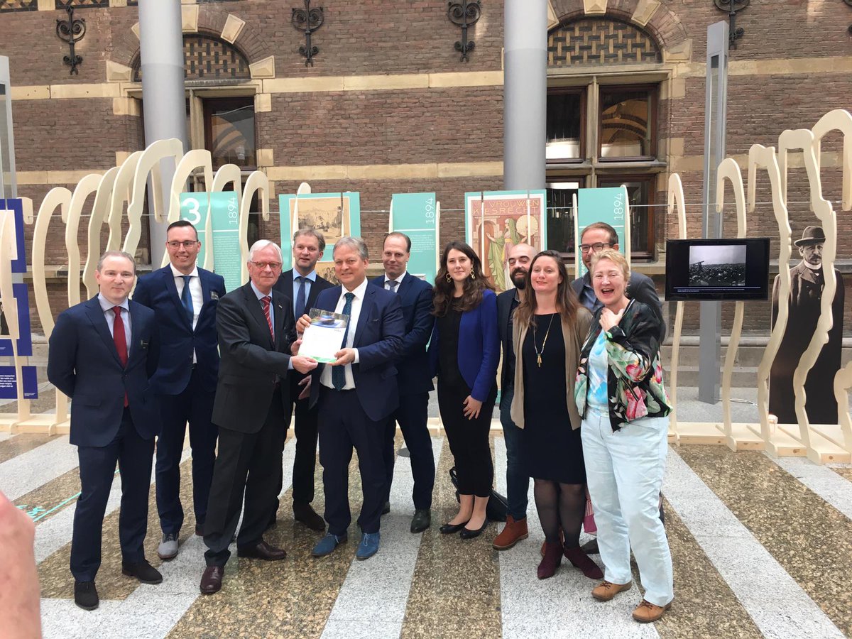 De commissie heeft zojuist een petitie in ontvangst genomen namens #Stiba voor meer hergebruik van voertuigonderdelen